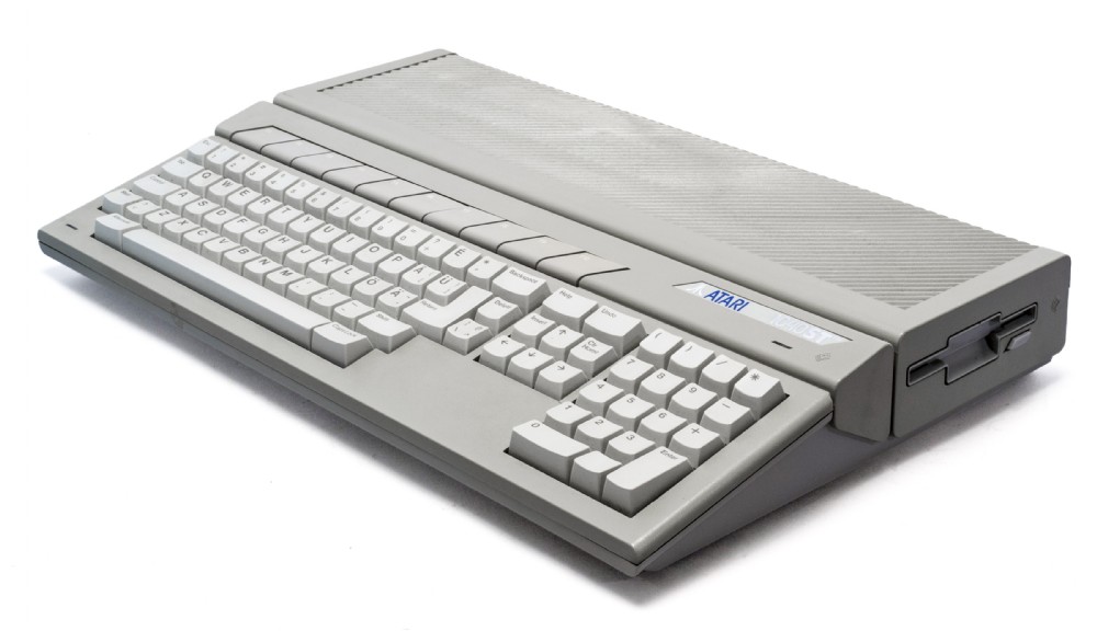 Atari 1040STFM - Right Front