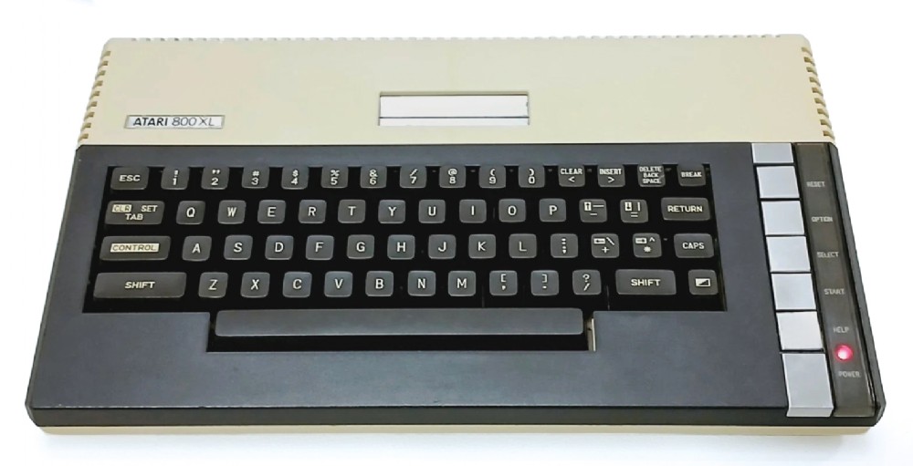 Atari 800XL - Front