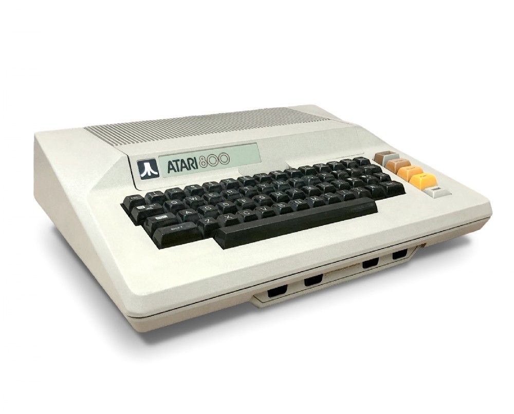 Atari 800 - Front Left