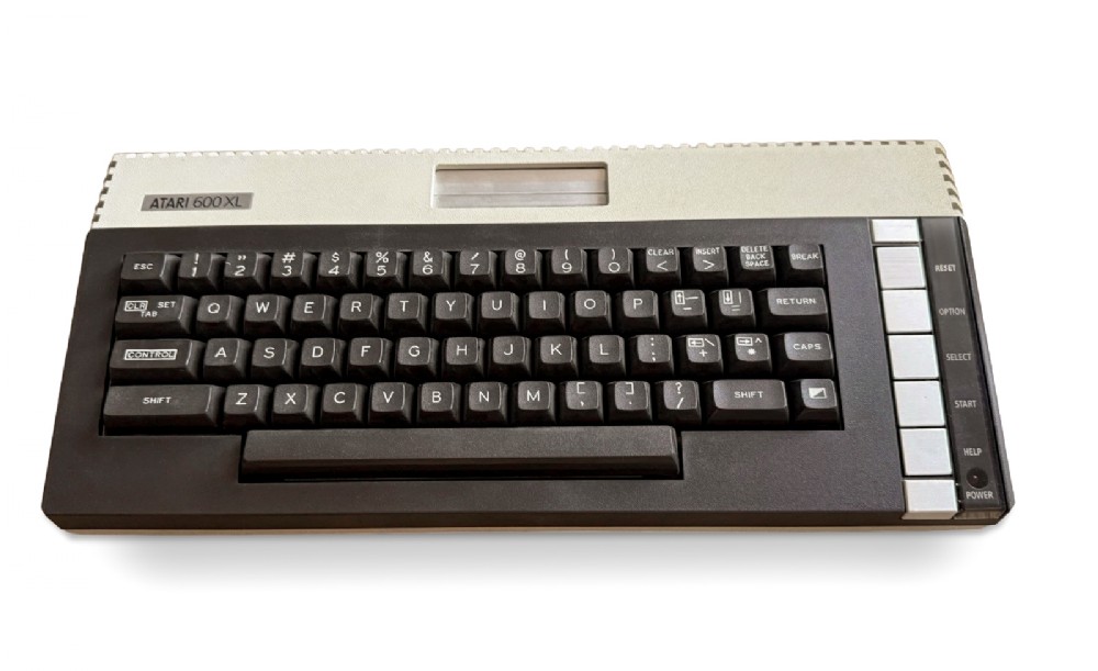 Atari 600XL - Front